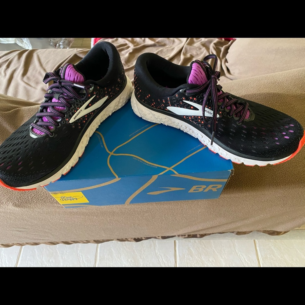 Brooks glycerin 17 black/fiery coral/purple sz8.5